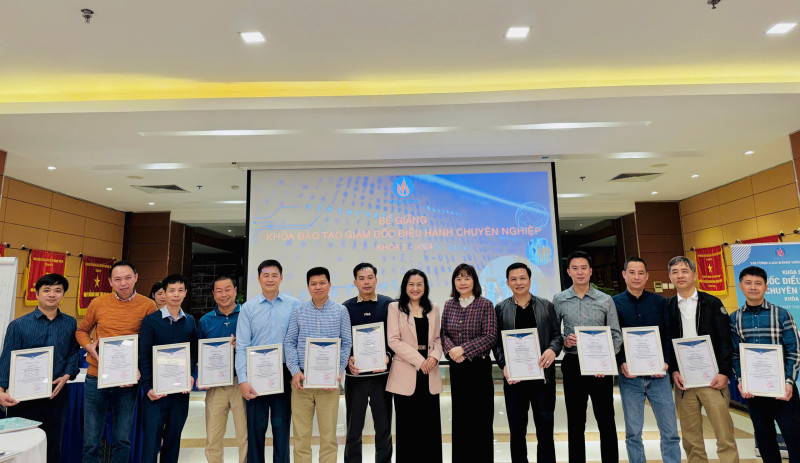 Bế giảng Khóa đào tạo Giám đốc Điều hành Chuyên nghiệp CEO2